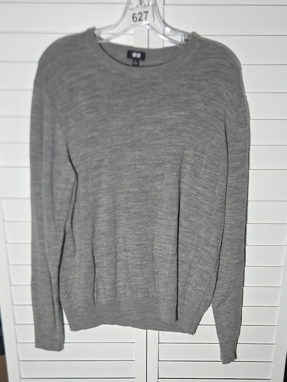 Uniqlo Men's Light Gray Crewneck Sweater